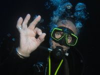 tec diver giving OK signal