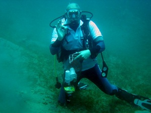 Underwater cleaning starts