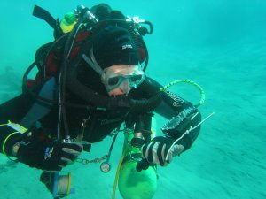 CCR Diver checking PPO2
